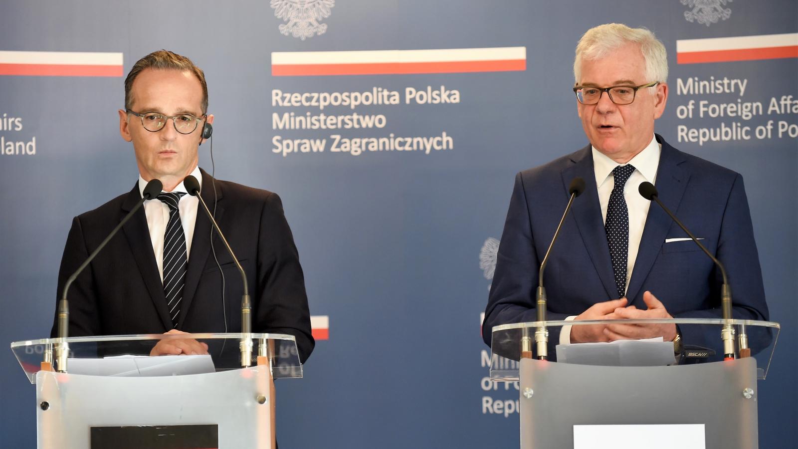 Heiko Maas német (balra)  ésJacek Czaputowicz lengyel külügyminiszter, augusztus 20-i találkozójukon