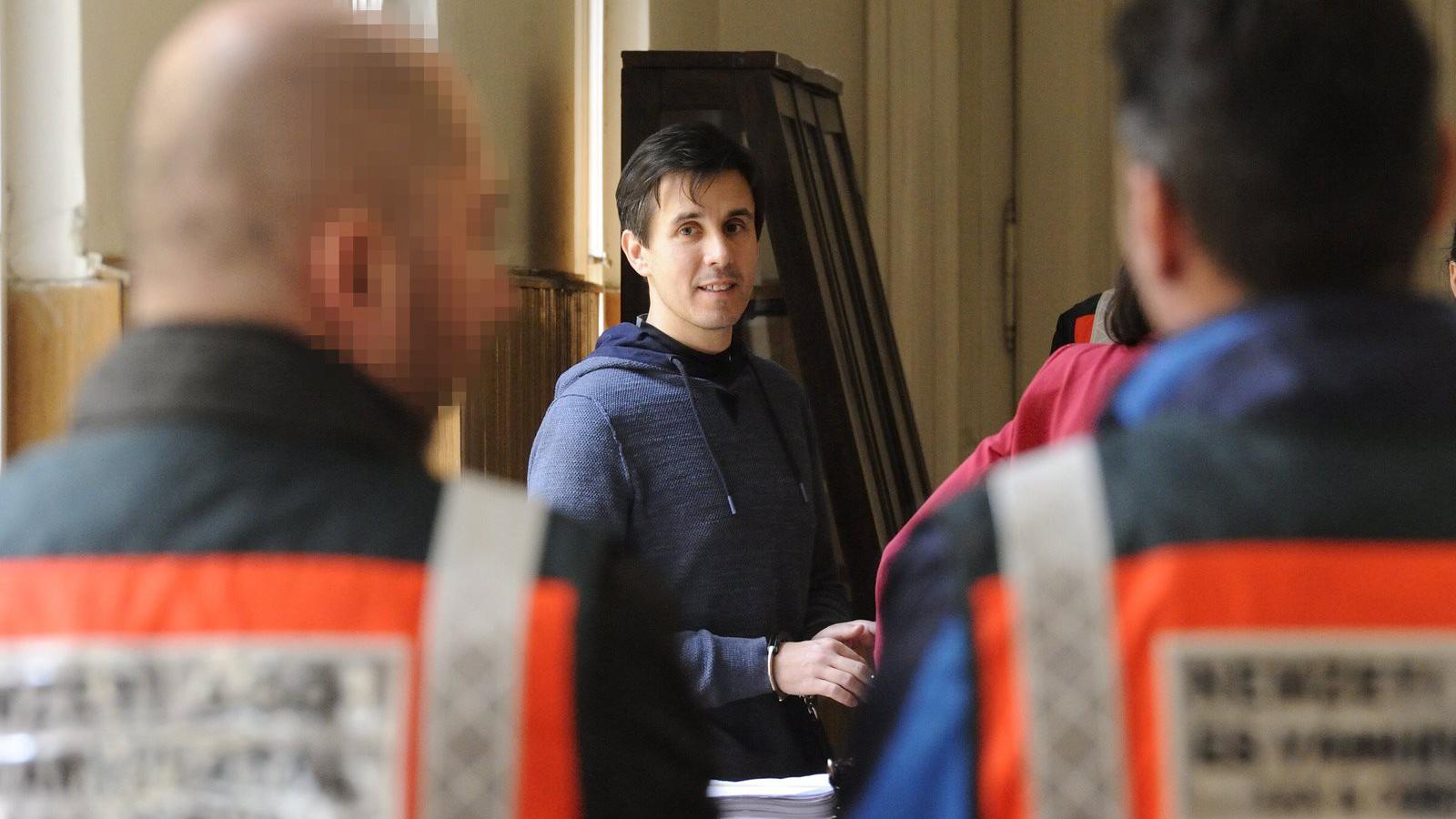 Szeged, 2018. március 5. Czeglédy Csaba várakozik az előzetes letartóztatásáról döntő nyomozási bírói ülésre a Szegedi Járásbír