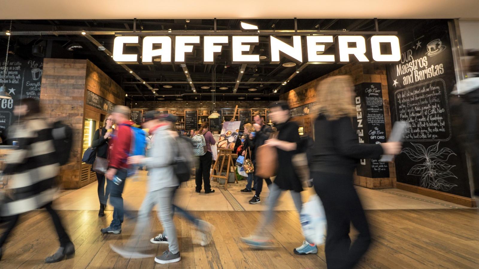 LONDON, HEATHROW - A Caffe Nero tranzitzóna