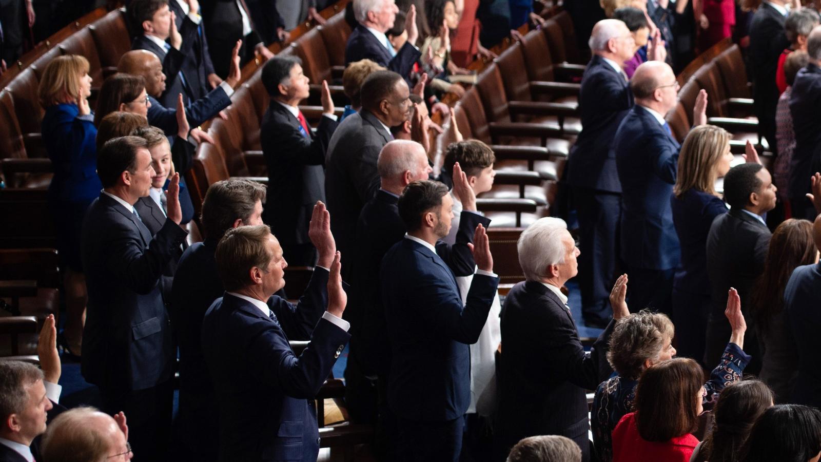 Képviselők és szenátorok teszik le esküjüket a washingtoni Capitoliumban , 2019. január 3-án