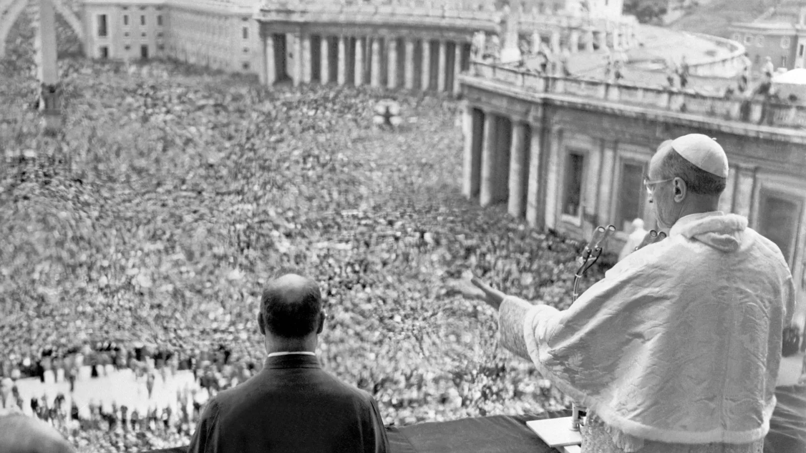 XII. Piusz, balján pedig Mindszenty József bíboros