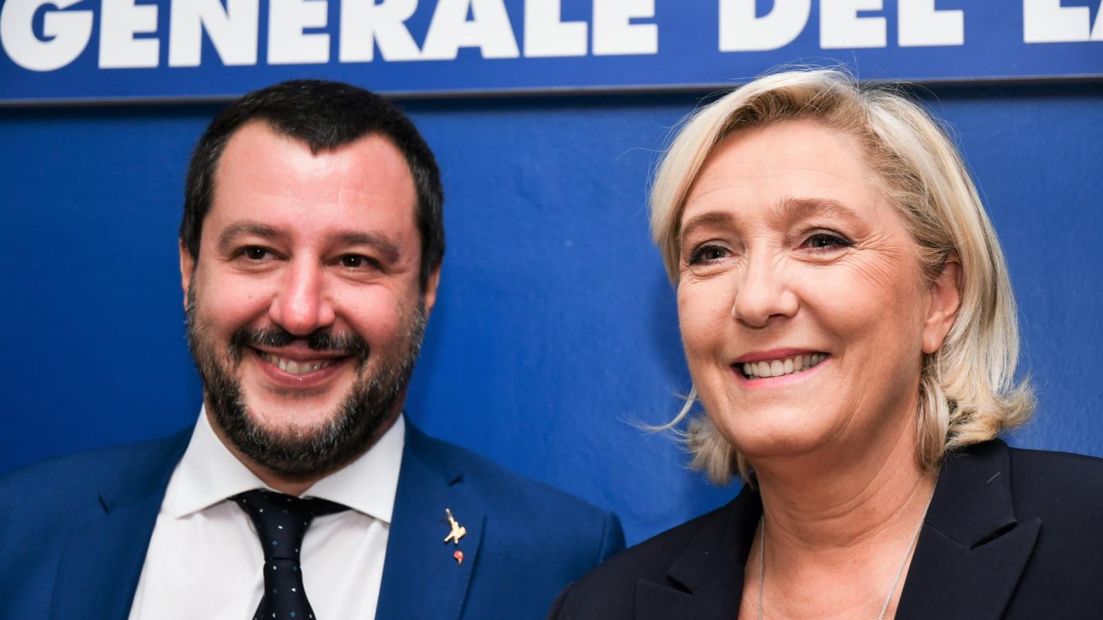 Salvini a közelmúltban tárgyalt Marine Le Pennel, francia elvbarátjával