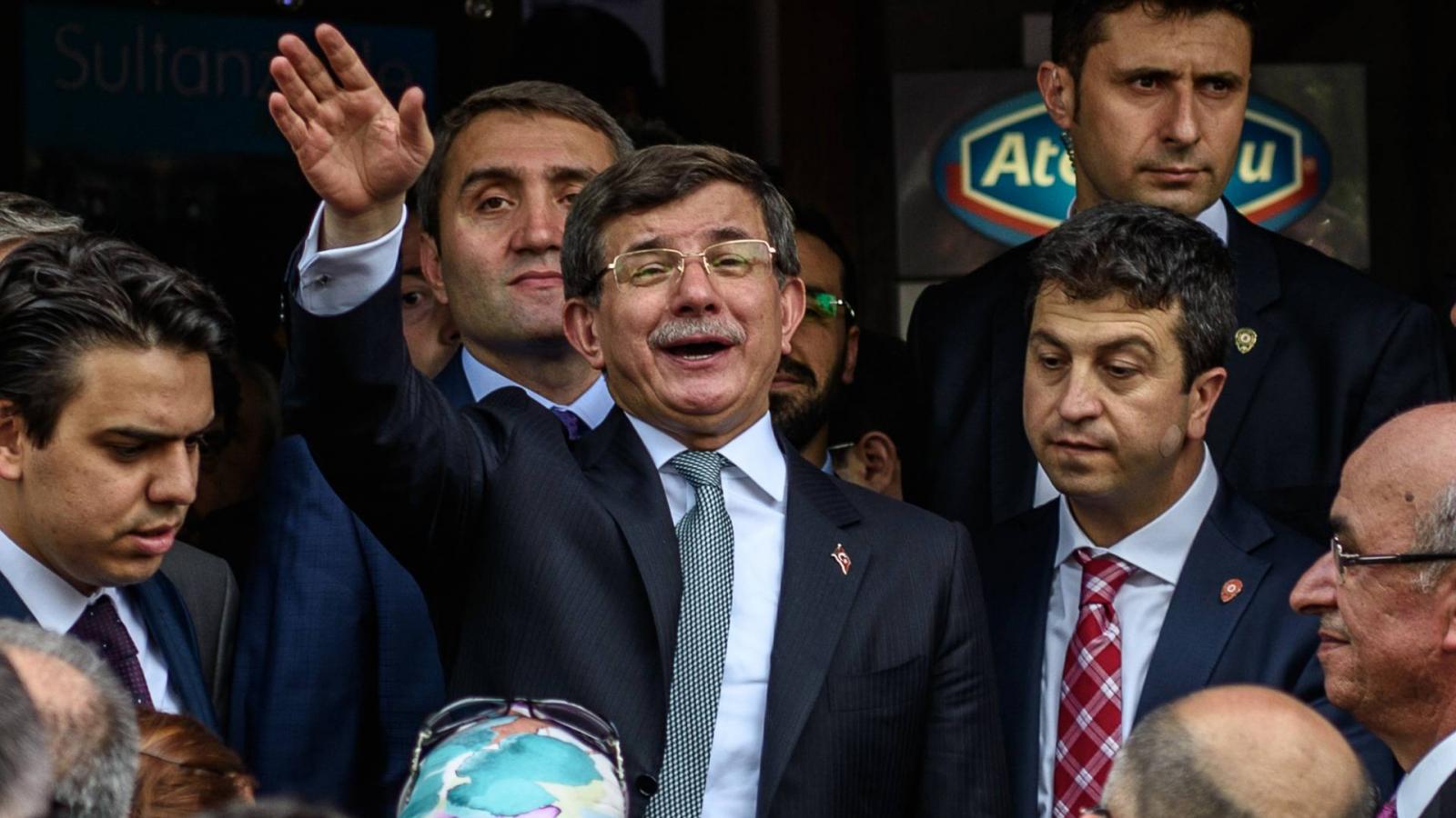 A büntetésre várók közül legismertebb, és ezáltal Erdoganra és rezsimjére nézve a legveszélyesebb Ahmet Davutoglu