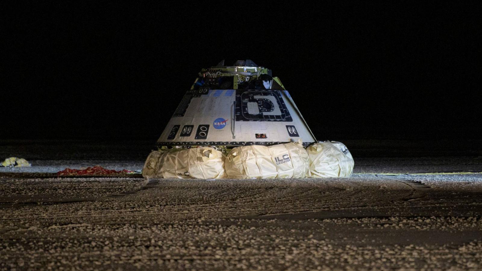 A Boeing CST-100 Starliner közvetlenül a landolás után