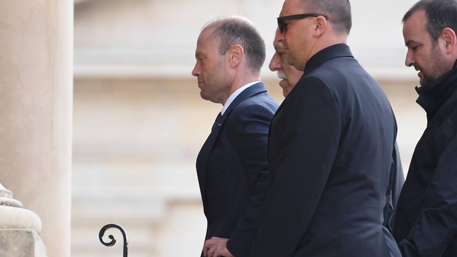 Joseph Muscat (balra)