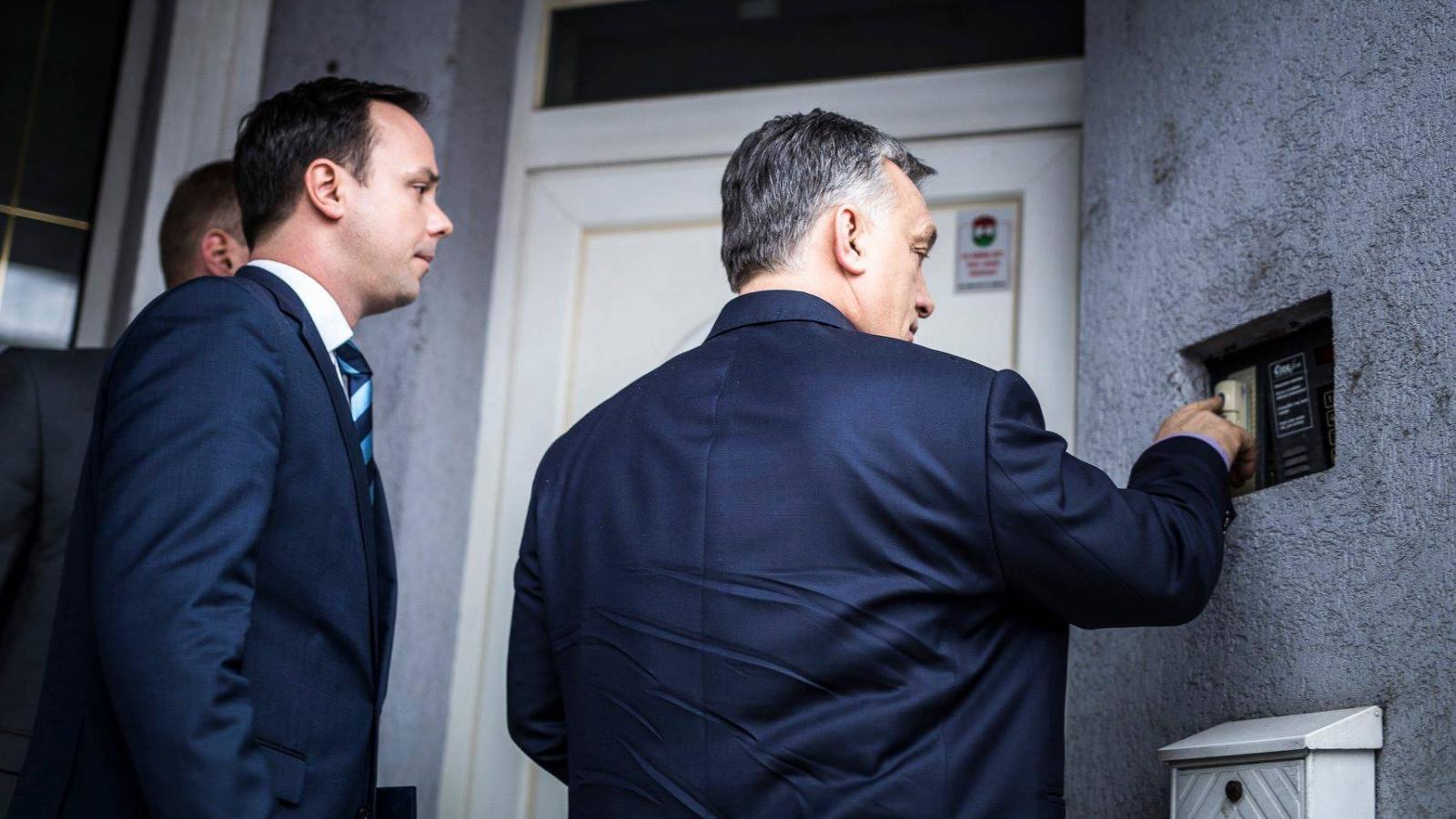 Orbán Viktor Nyitrai Zsoltnak segít kampányolni 2018-ban