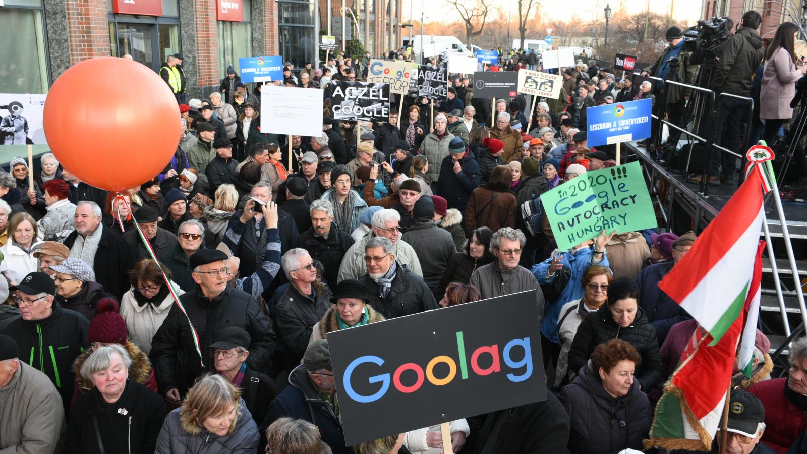 A Pesti Srácok Google elleni tüntetése 2020. február 20-án 
