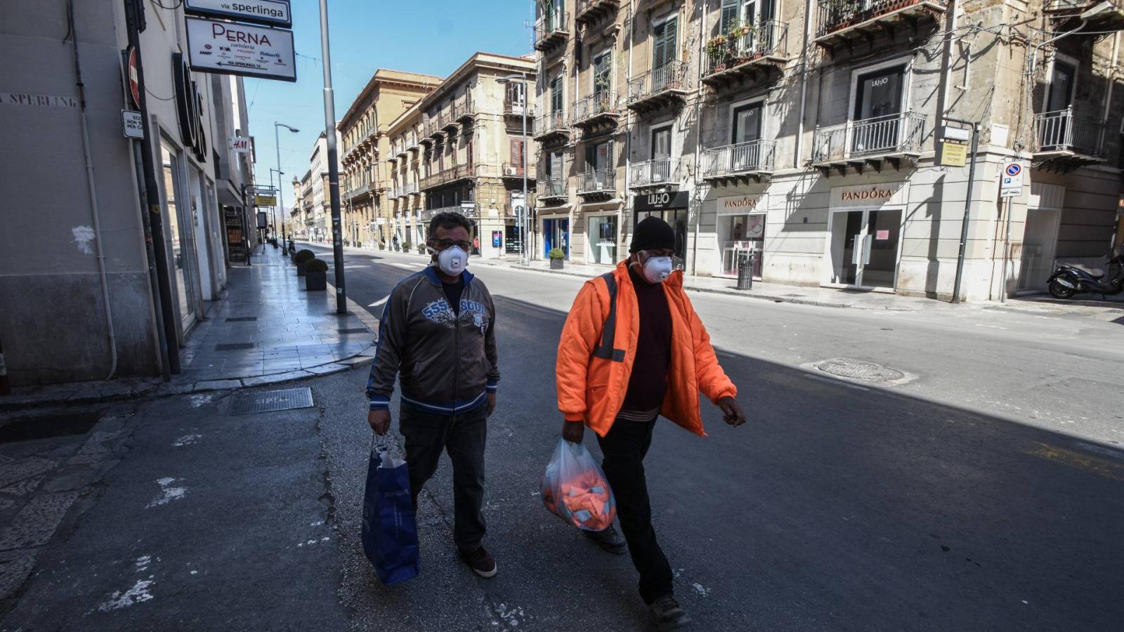 Palermóban üresek az utcák, csak vásárolni és dolgozni mehetnek a helyiek, már akinek van hova