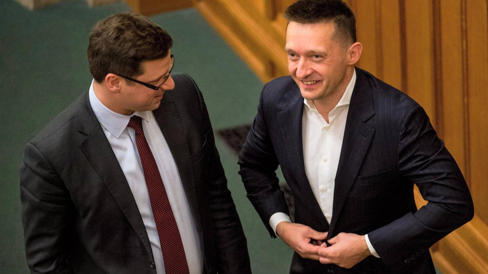 Gulyás Gergely és Rogán Antal is komoly fizetésemelésnek örülhet