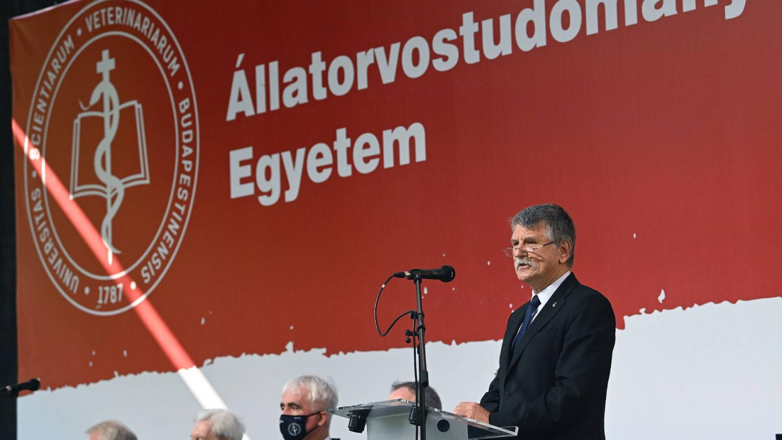 Kövér László, az Országgyűlés elnöke beszédet mond az Állatorvostudományi Egyetem évnyitó ünnepségén az egyetem campusán 2020. szeptember 7-én