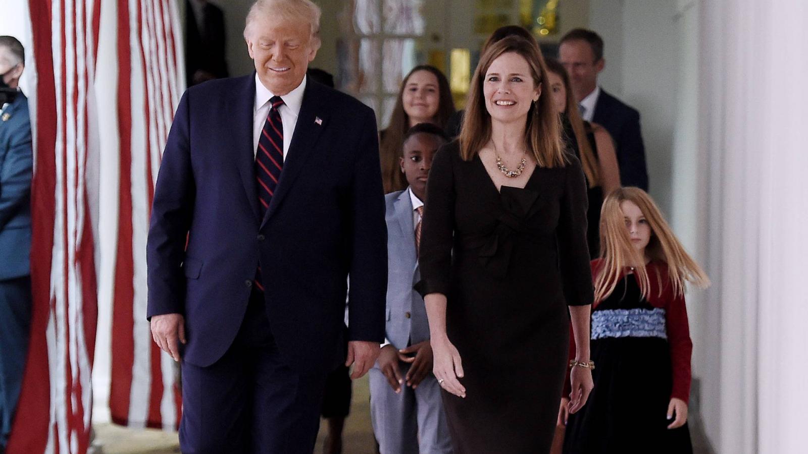 Donald Trump és Amy Coney Barrett a Fehér Házban