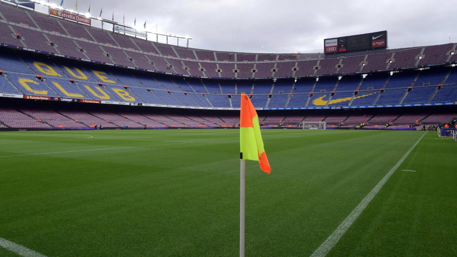 Október 20-án a Nou Camp üres lelátói fogadják majd a pályára lépő játékosokat