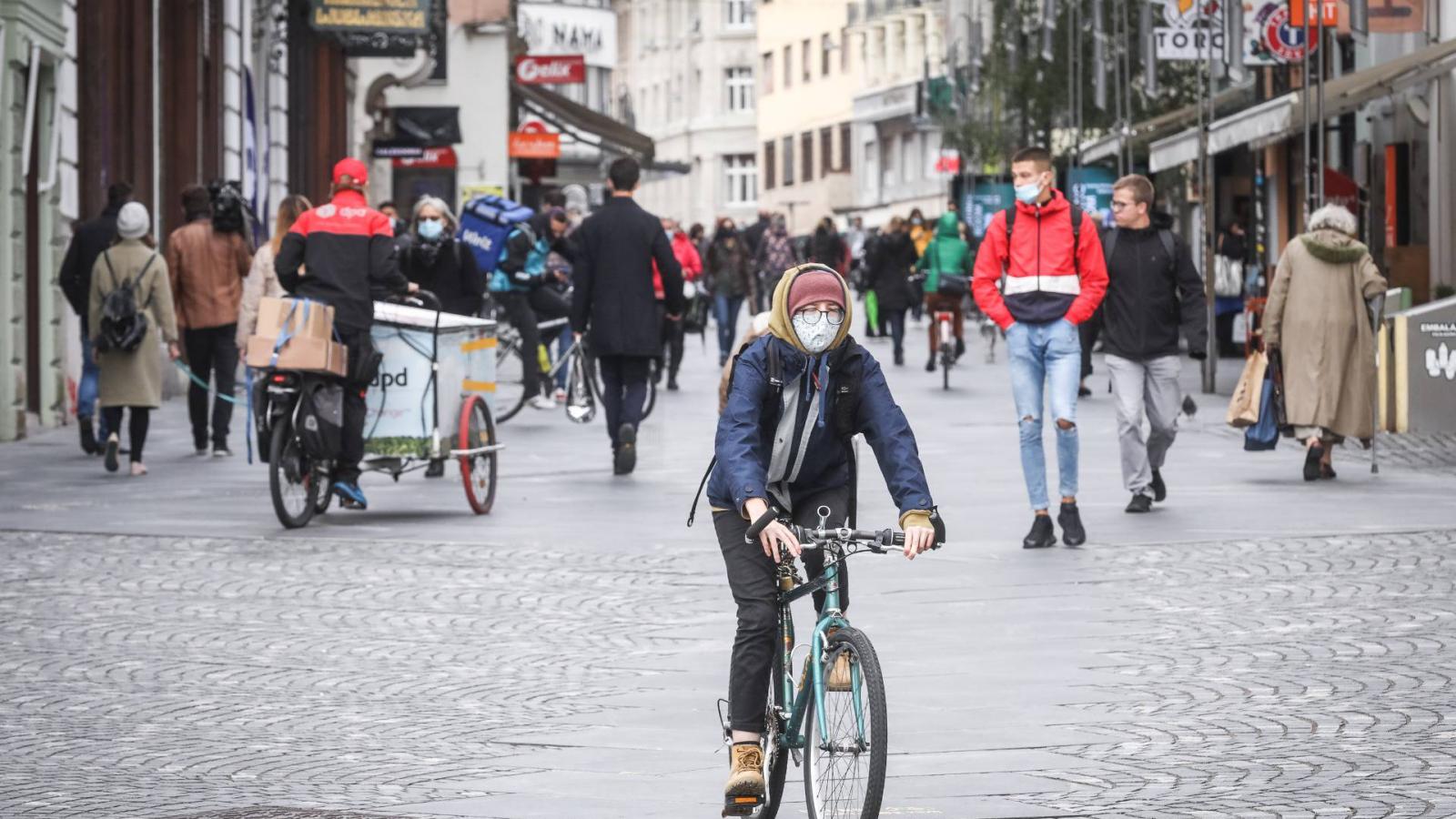 Szlovéniában másfél hónapja tömegközlekedés sincs