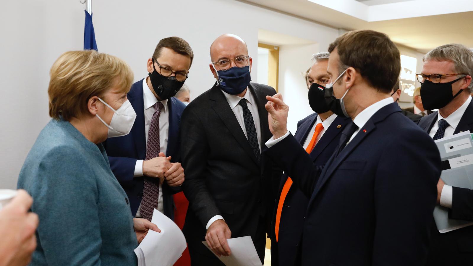 Brüsszeli egyeztetés Angela Merkel, Mateusz Morawiecki, Charles Michel, Orbán Viktor és  Emmanuel Macron részvételével