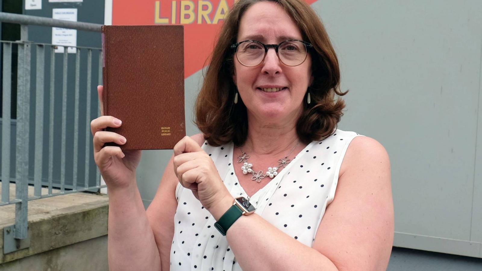 Linda Flynn, a skót Paisley Central Library Team Supervisora