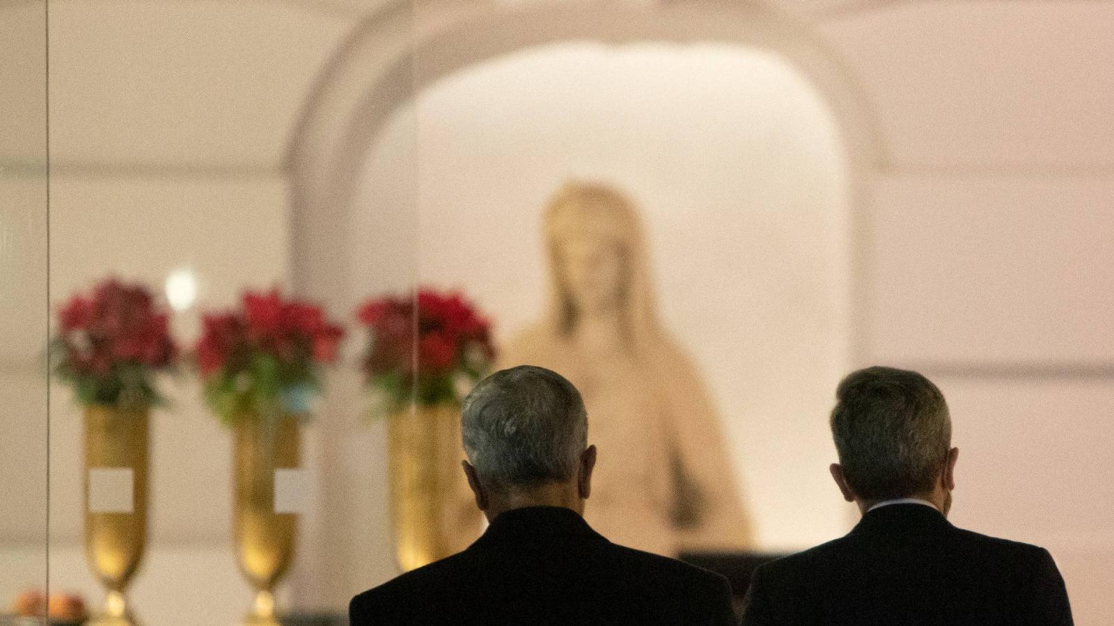 Ali Bageri Kani iráni főtárgyaló (jobbra) a bécsi Coburg Palais szállodában, a tárgyalások egyik helyszínén