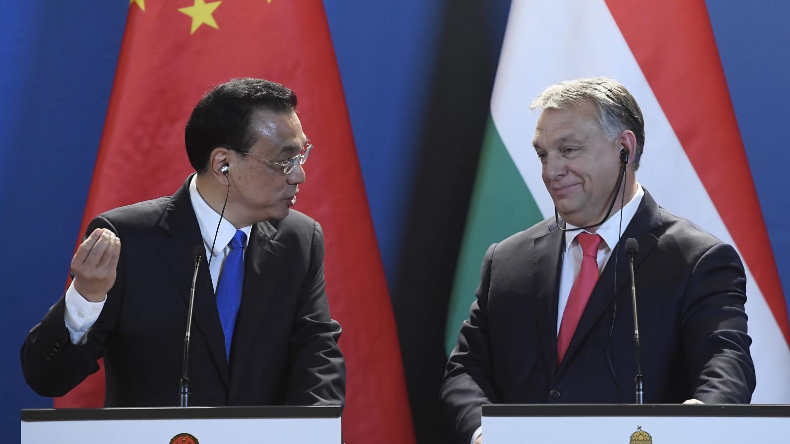 Li Keqiang kínai kormányfő Orbán Viktorral 2017. november 28-án az Országházban tartott sajtótájékoztatón