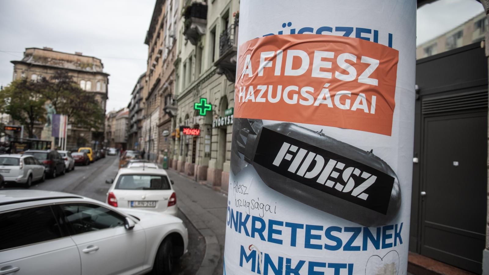 A hirdetőoszlop azt mutatja, vannak még másként gondolkodók