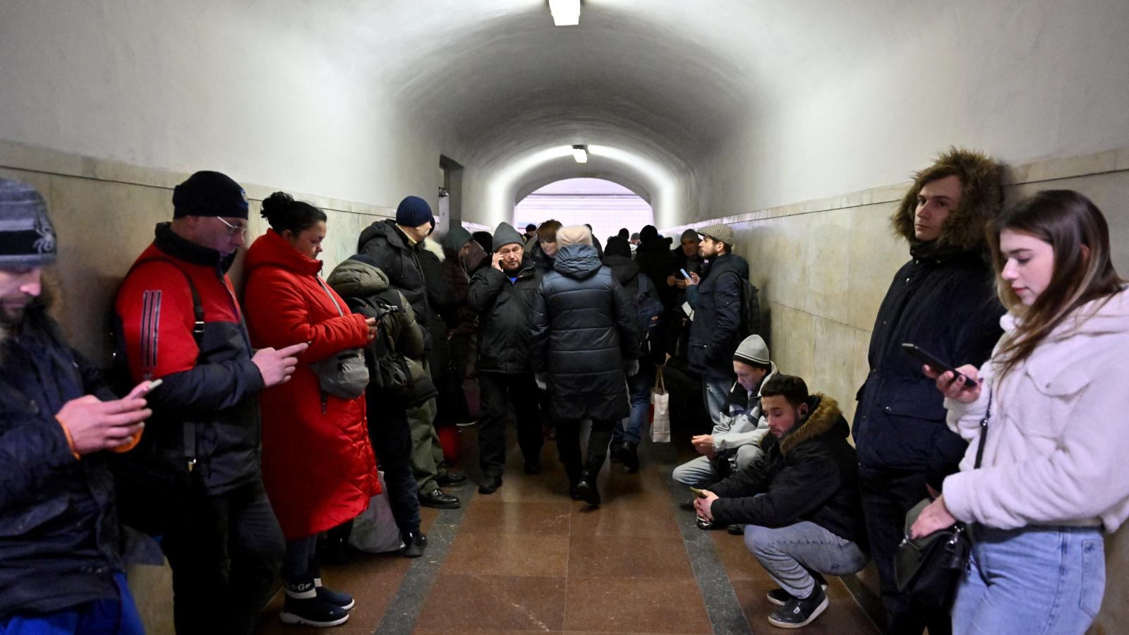 Légitámadások idején a metró a legbiztonságosabb hely Kijevben