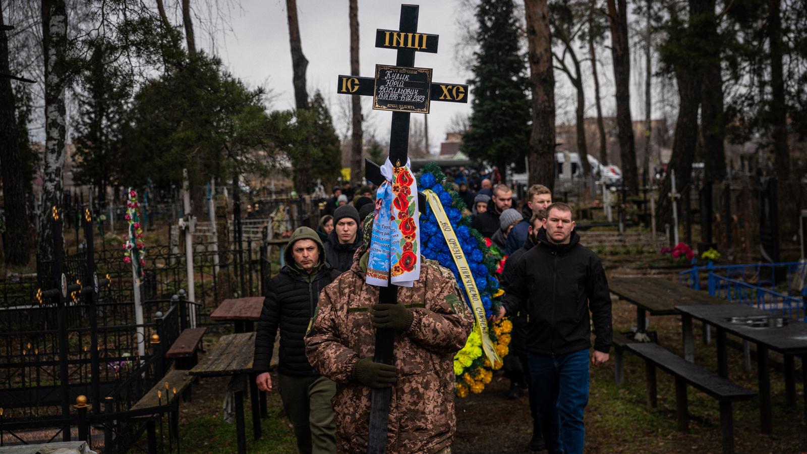 Egy 27 évesen meghalt ukrán katona, Jurij Kulik temetése Kijev közelében február 21-én.