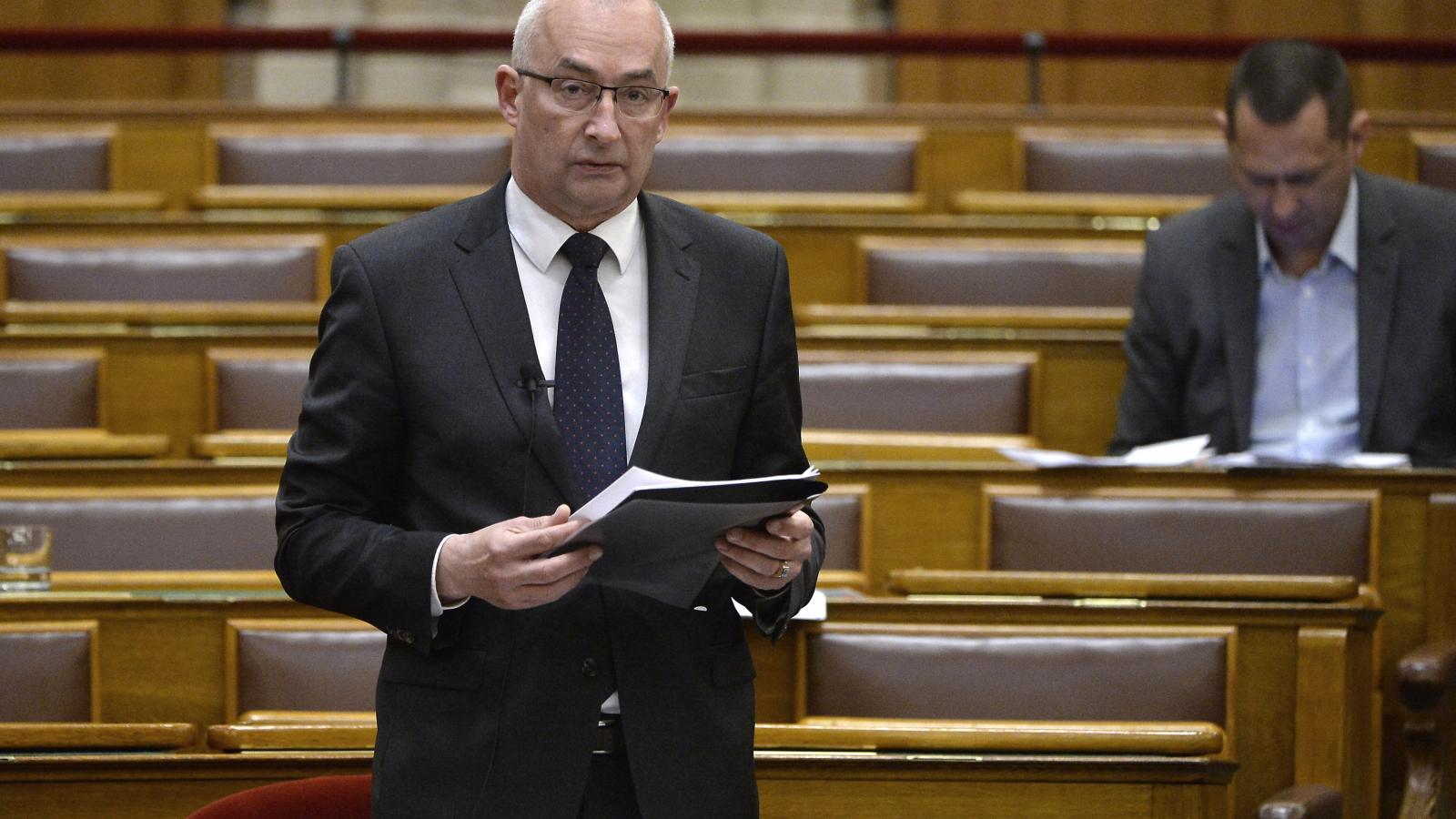 Sztáray Péter, a Külgazdasági és Külügyminisztérium biztonságpolitikáért és energiabiztonságért felelõs államtitkára.