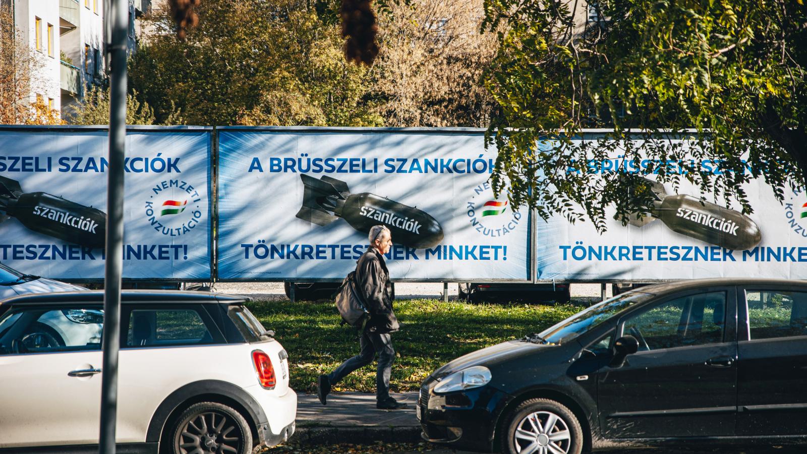  A propaganda működik,
a szankciókat pedig kivétel nélkül Orbán Viktor is megszavazta