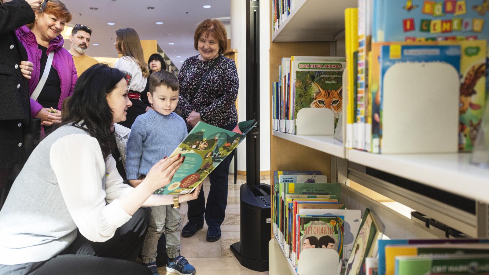 Sok a gyerekkönyv, a kicsik számára fontosabb az anyanyelvi irodalom