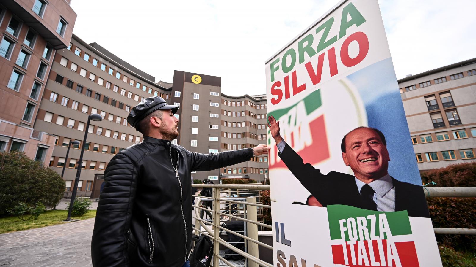 Súlyos állapotban van Berlusconi, aki 1994 és 2011 között az olasz politika meghatározó alakja volt