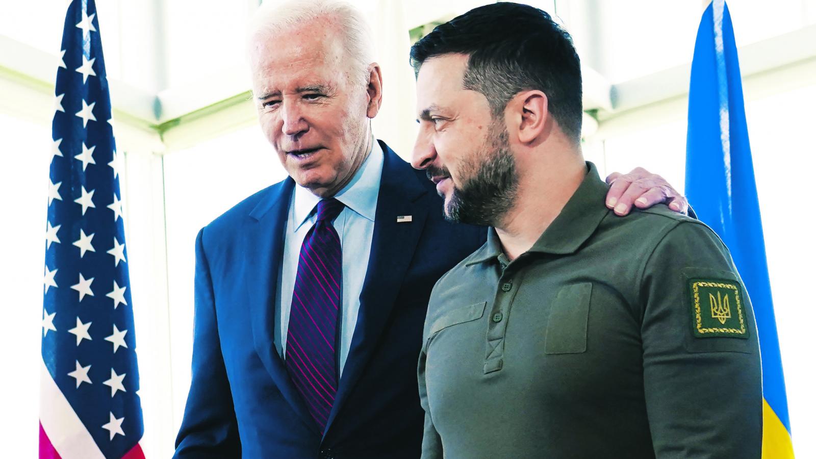 Biden amerikai és Zelenszkij ukrán elnök a G7-csúcson. Az oroszok nem találtak fogást a Kijevet támogató koalíción