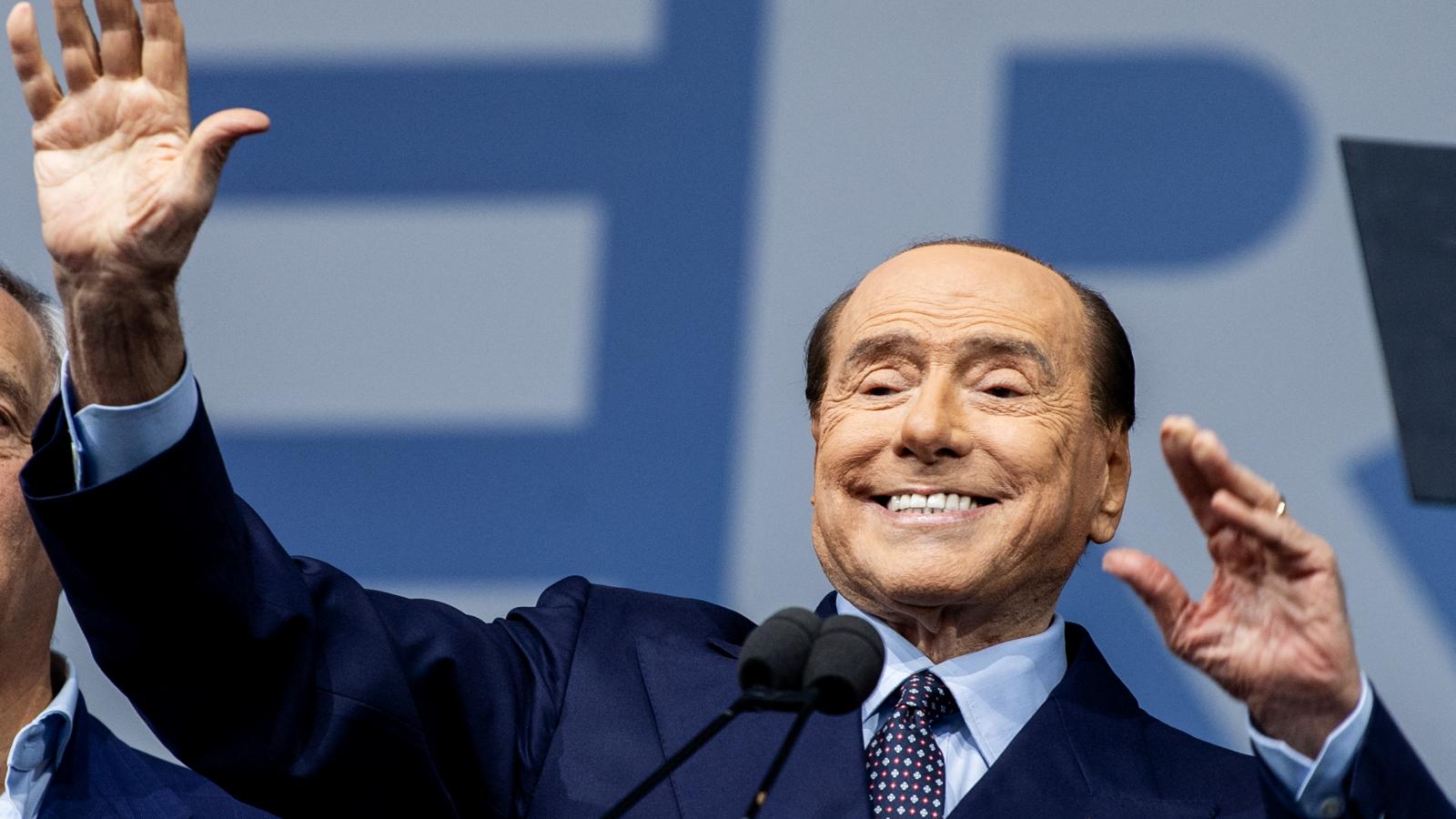 Silvio Berlusconi Olaszország modern kori történelmének legvitatottabb, legbotrányosabb, de egyben legsikeresebb politikusa volt