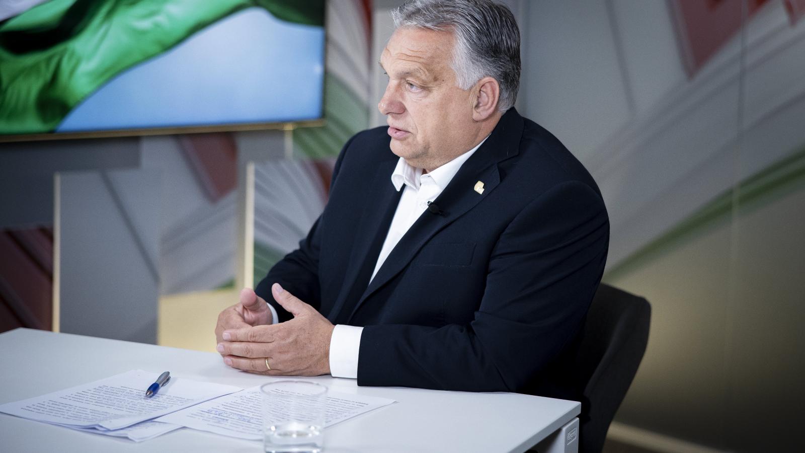 Orbán Viktor miniszterelnök interjút ad a Kossuth Rádiónak az MTVA brüsszeli képviseleti irodájában