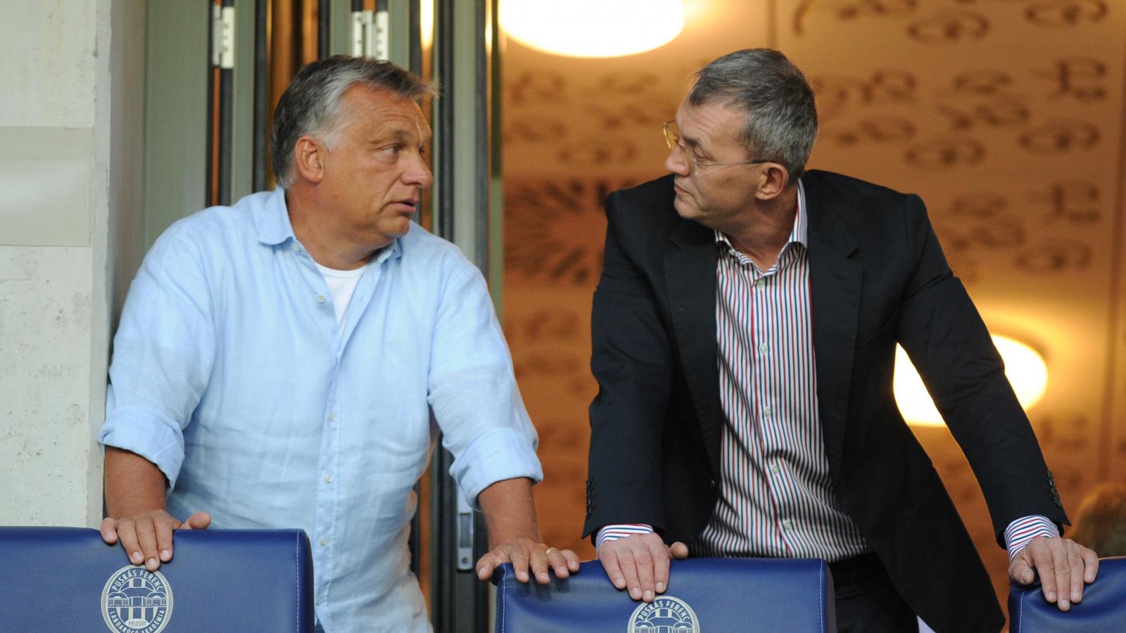 Orbán Viktor és Garancsi István a VIP-páholyban Felcsúton.