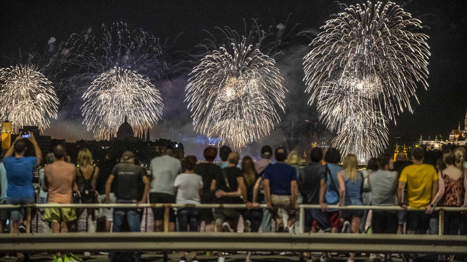 Jóval az infláció fölött emelkedik az ünnepre szánt költségvetés