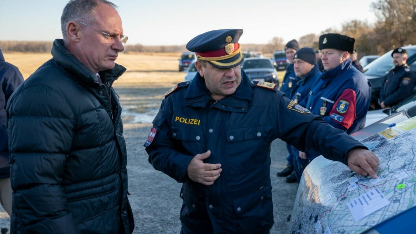 Az osztrák rendőrség a belügyminiszter szerint az Operation Fox keretében 600 illegális bevándorlót és 60 embercsempészt fogott el