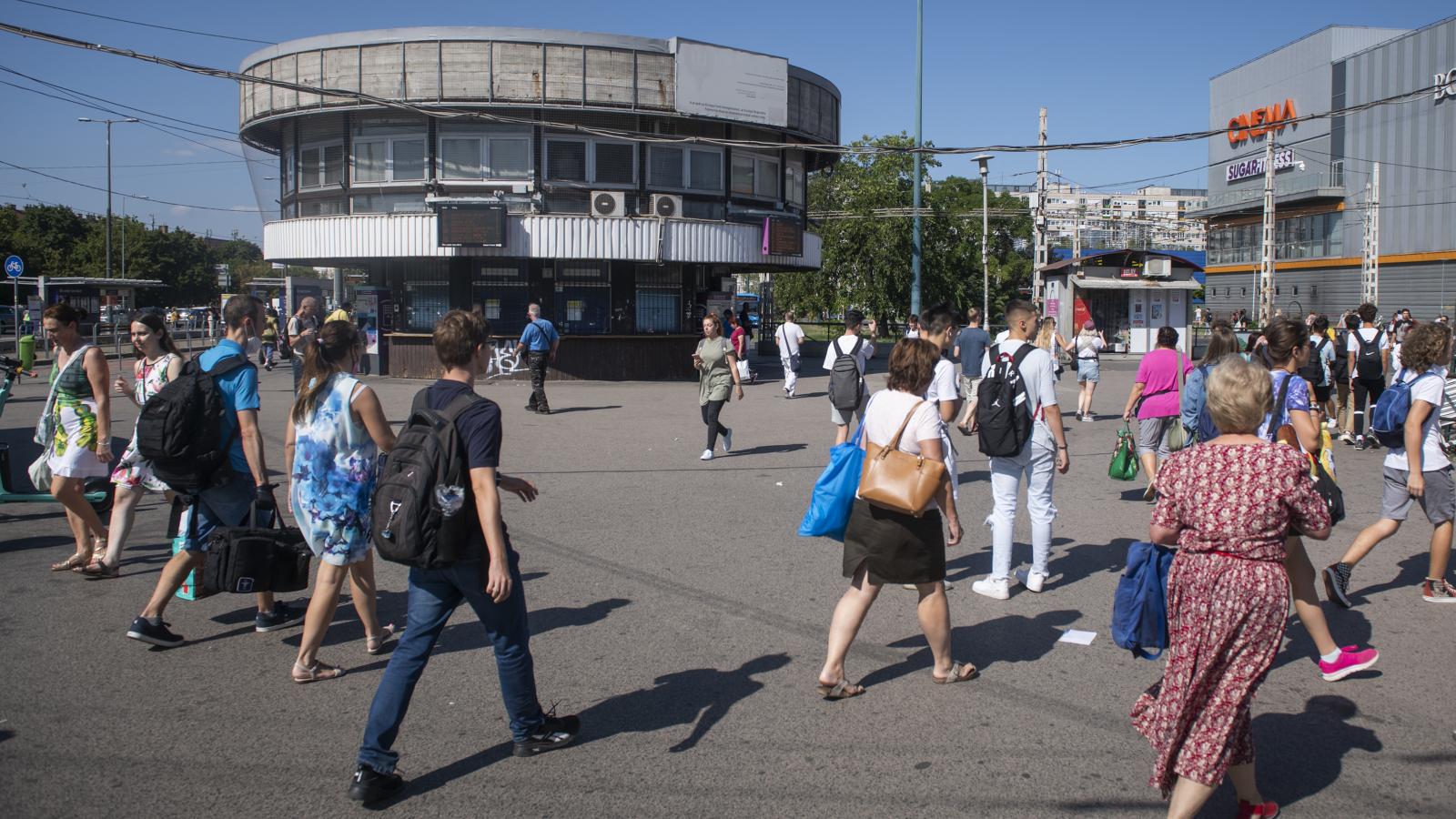 Sokan szavaznak arra, hogy a zöldítés jegyében fűvel-fával ültessék tele az Örs vezér terét