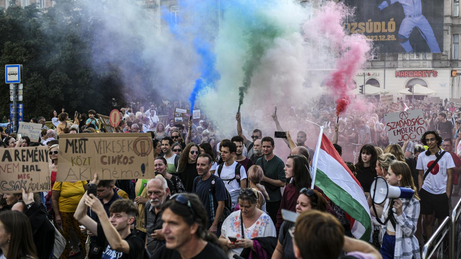 Tüntető diákok és tanárok szeptember 15-én. Most mindenkit várnak