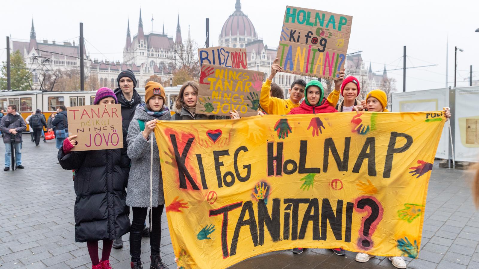 Nem vonzó a tanári pálya, a hiányt jobb híján egyetemistákkal pótolják