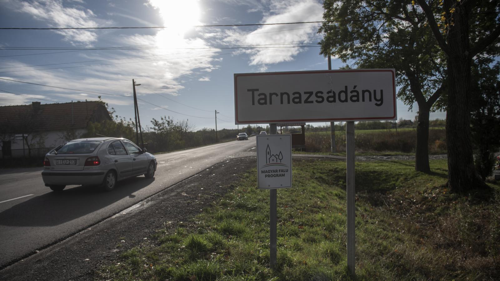 A zömmel romák lakta, 1300 fős Tarnazsadány lakói felháborodtak azokon a híradásokon, hogy a kislány éhen halt volna