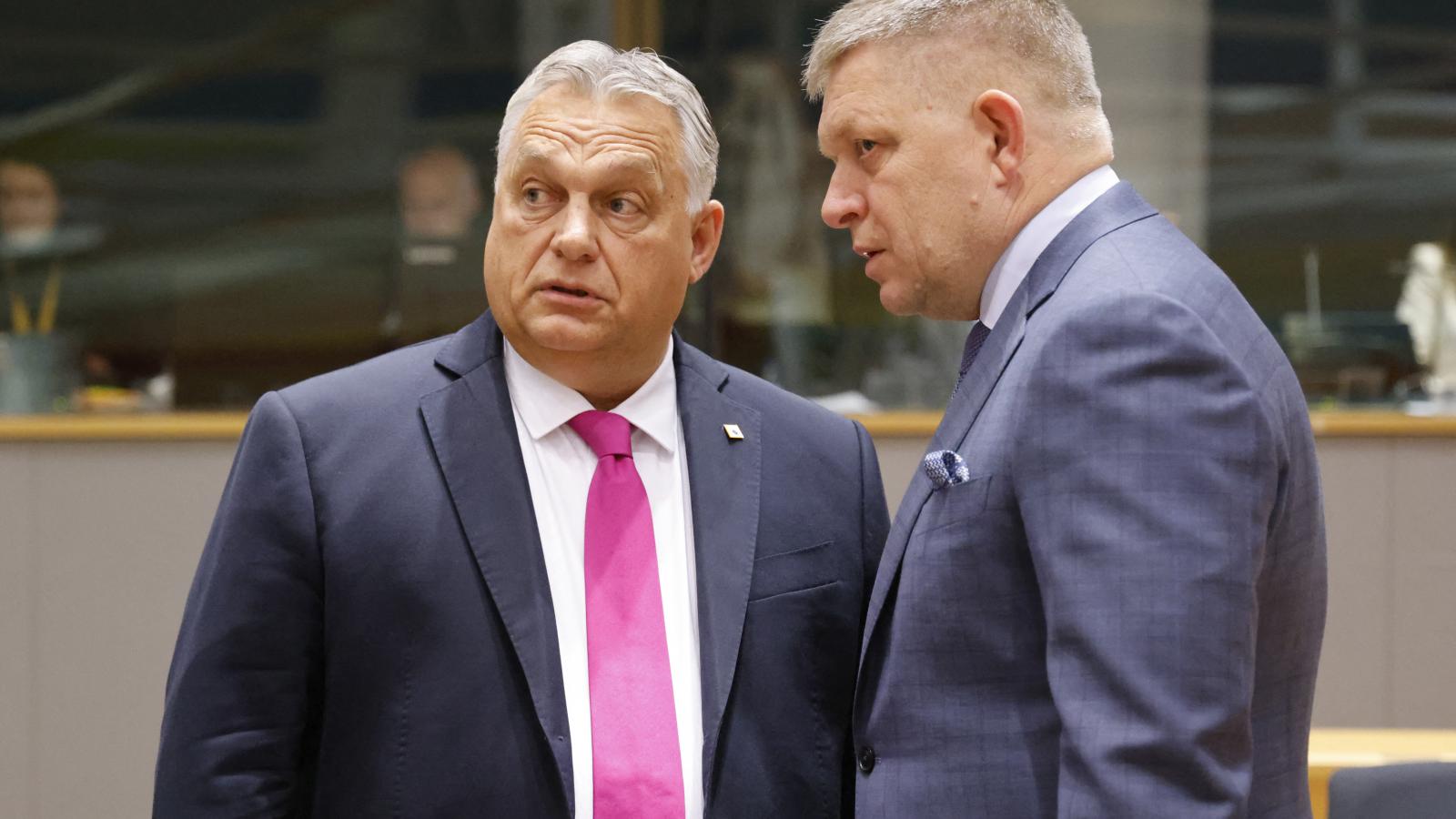 Robert Fico győzelméért a szlovákiai magyarságot is feláldozta Orbán Viktor. Fico még kampánycsendben is teret kapott az M1-en