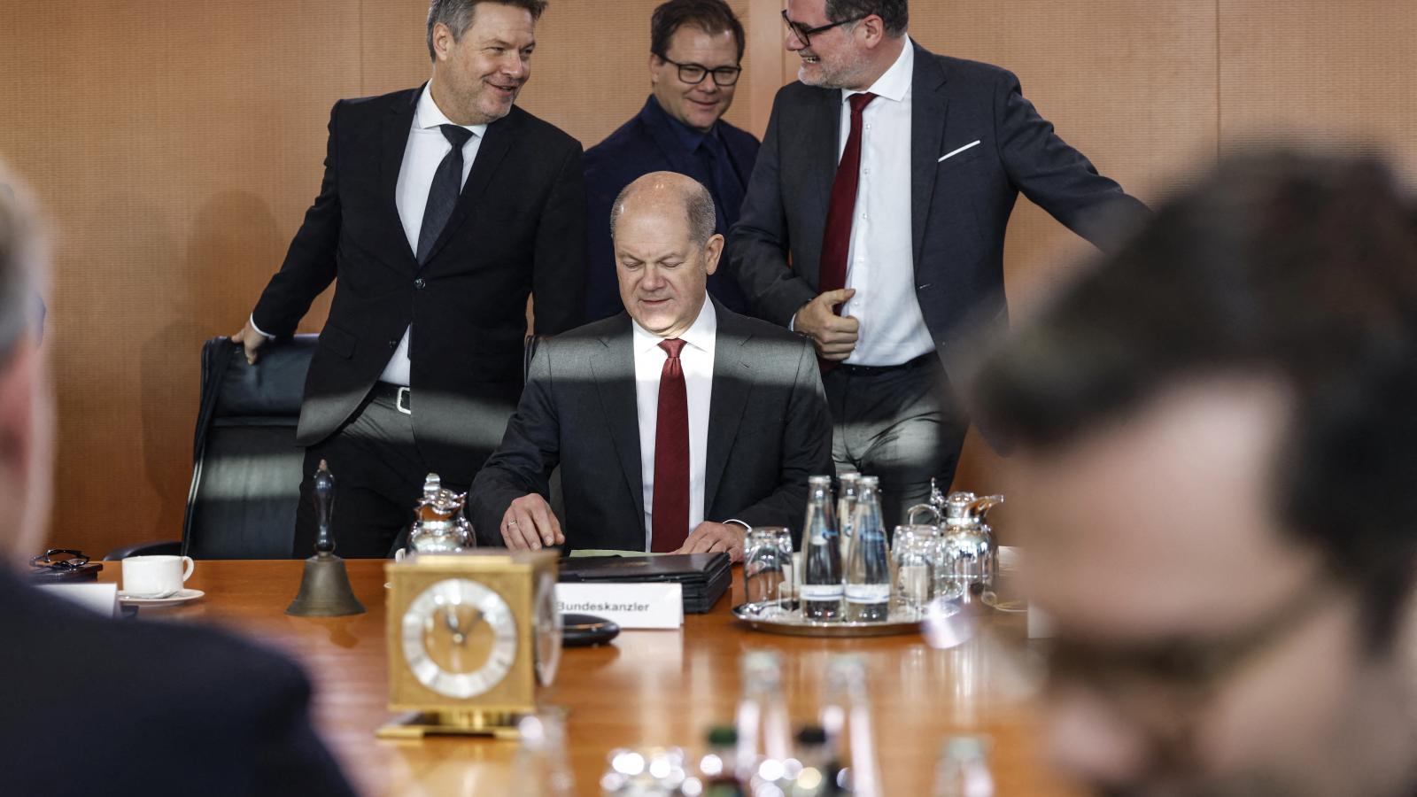 Ilyen költségvetési kihívás előtt, mint amivel Olaf Scholz koalíciós kabinetje néz szembe, német kormány még nem állt