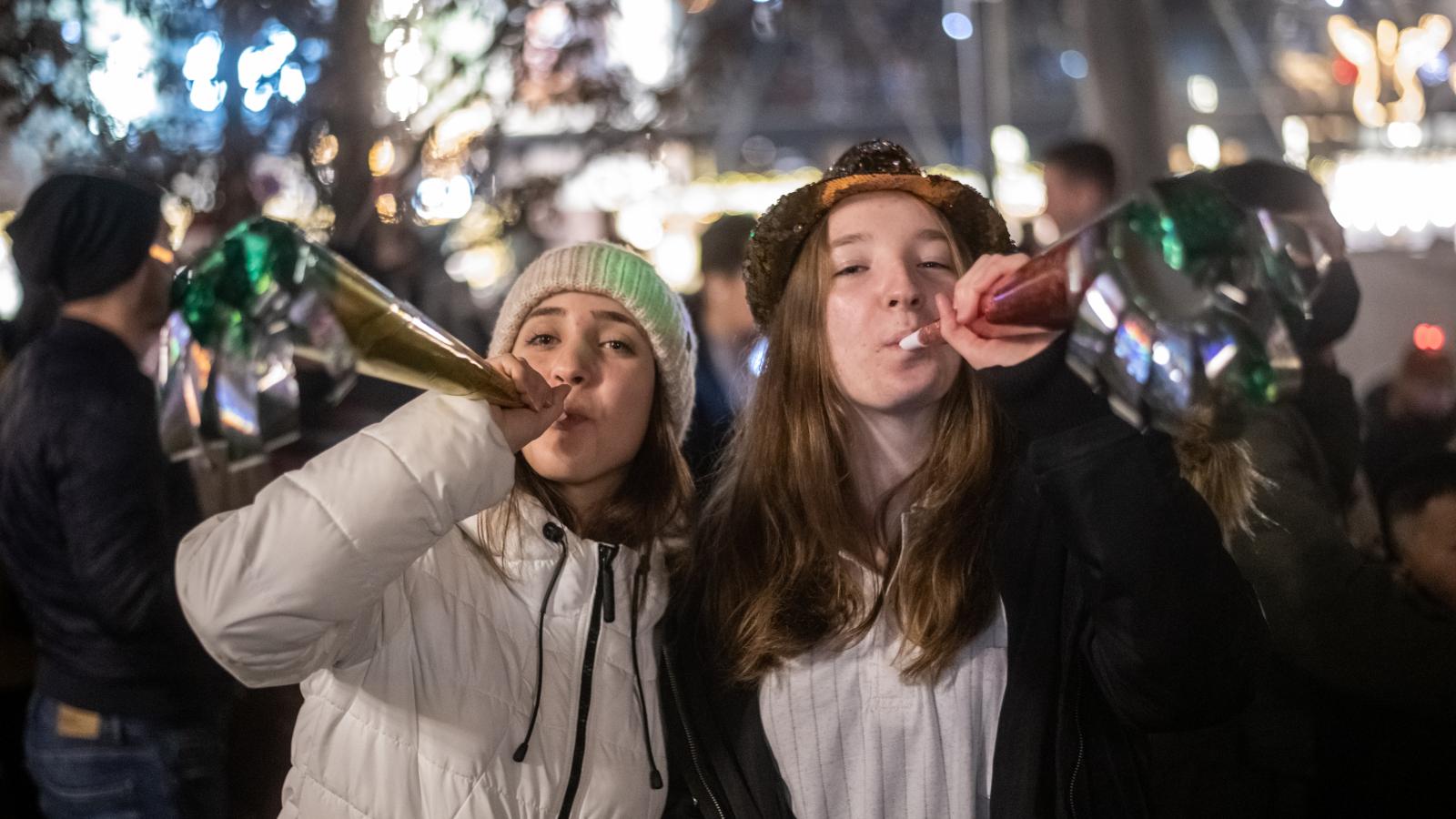 Ünneplők a Vörösmarty téren 2022-ben