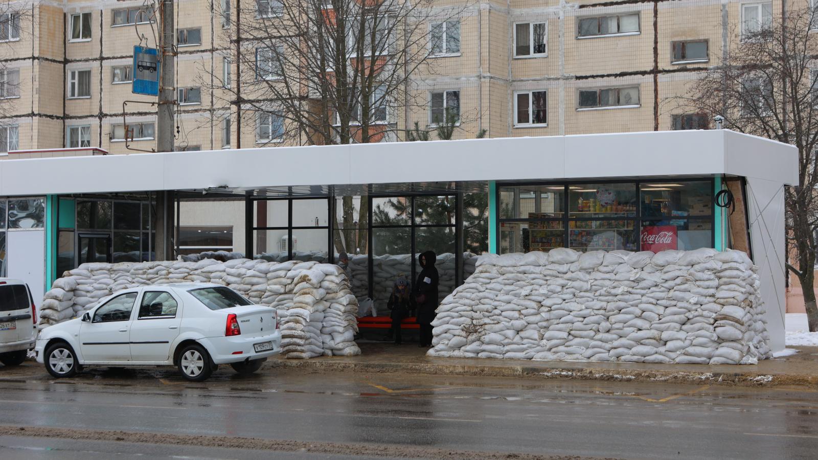 Belgorodban már homokzsákokkal védik a buszmegállókat - képünk illusztráció