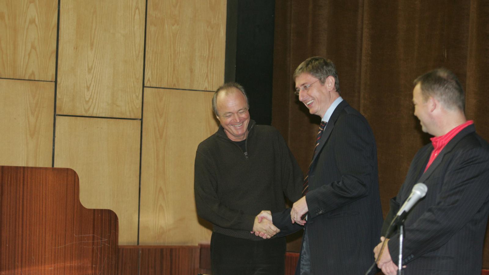 Medgyessy Péter és Gyurcsány Ferenc 2005 novemberében Szanyi Tibor társaságában