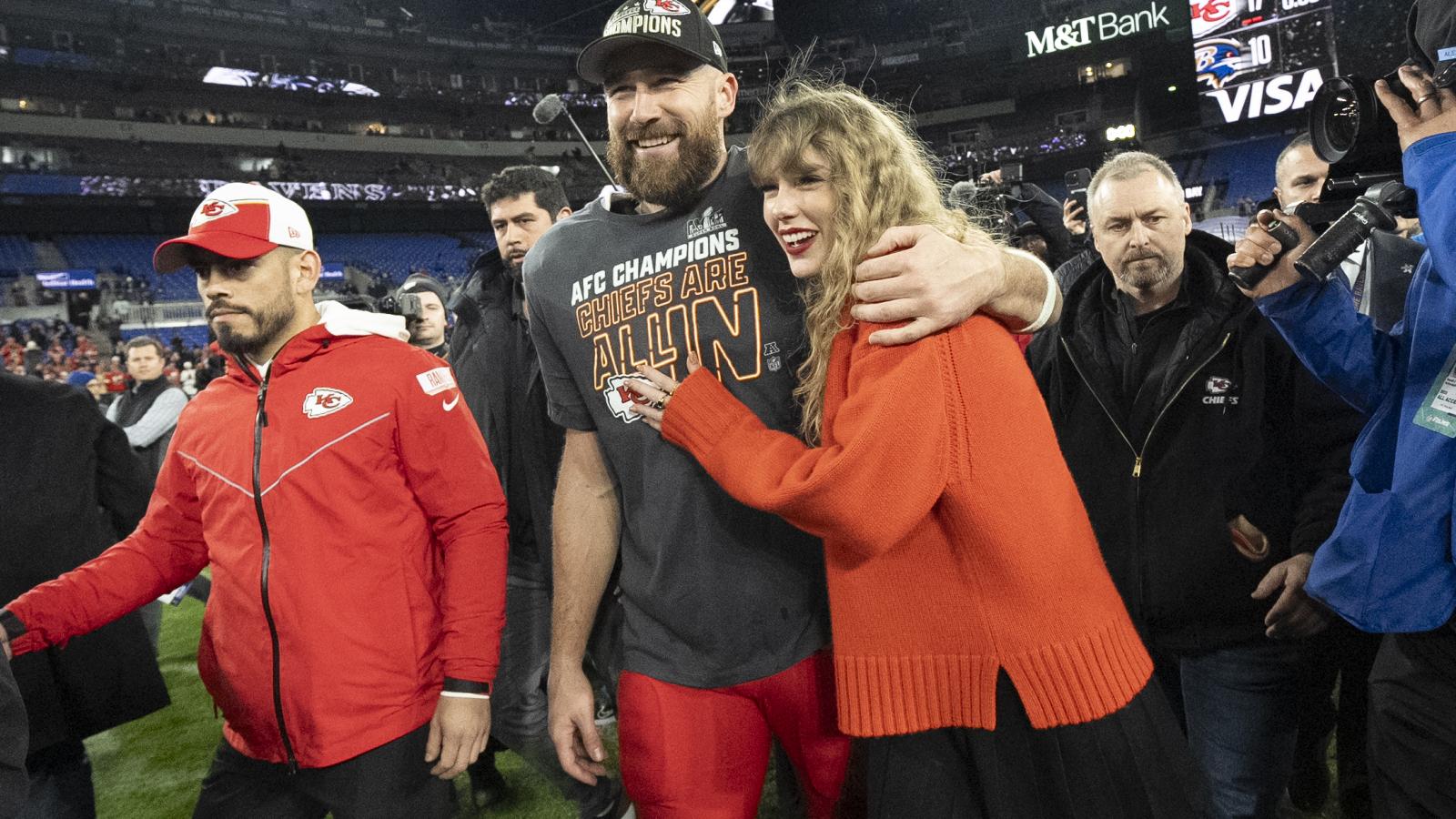 Travis Kelce és Taylor Swift párosának népszerűsége egyesek szerint az elnökválasztásra is hatással lehet