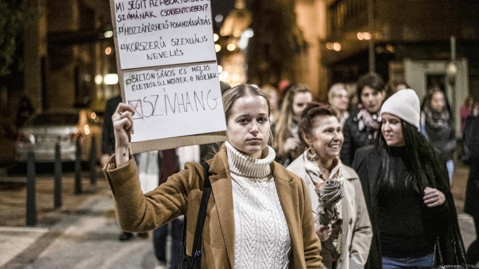 A tiltakozásokat, a petíciók támogatóit, de még a szakmai véleményeket is semmibe veszi a kormány