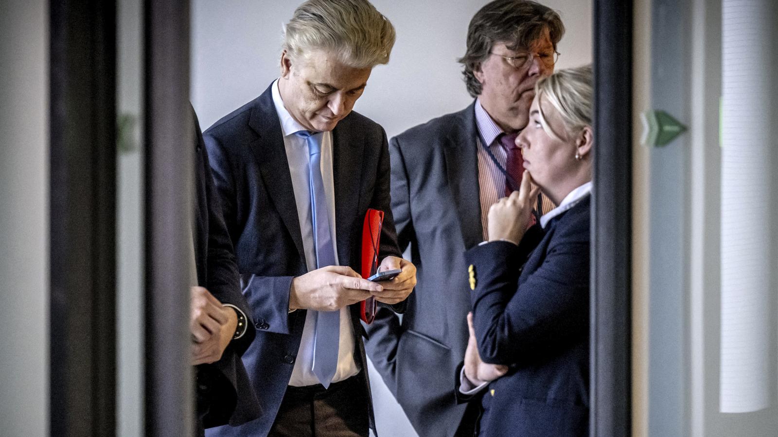 Geert Wilders enyhített ugyan radikális nézetein, de így sem bíznak benne a koalíciós partnerek