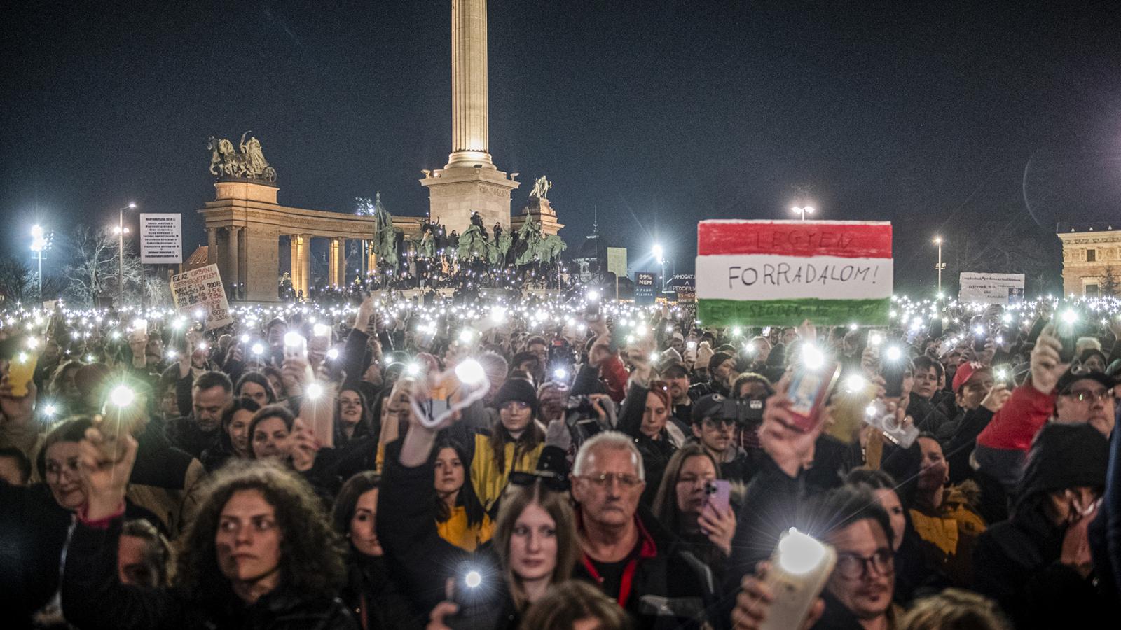 Tartós napirend-meghatározó
szerepük
az úgynevezett
influenszereknek
sem volt