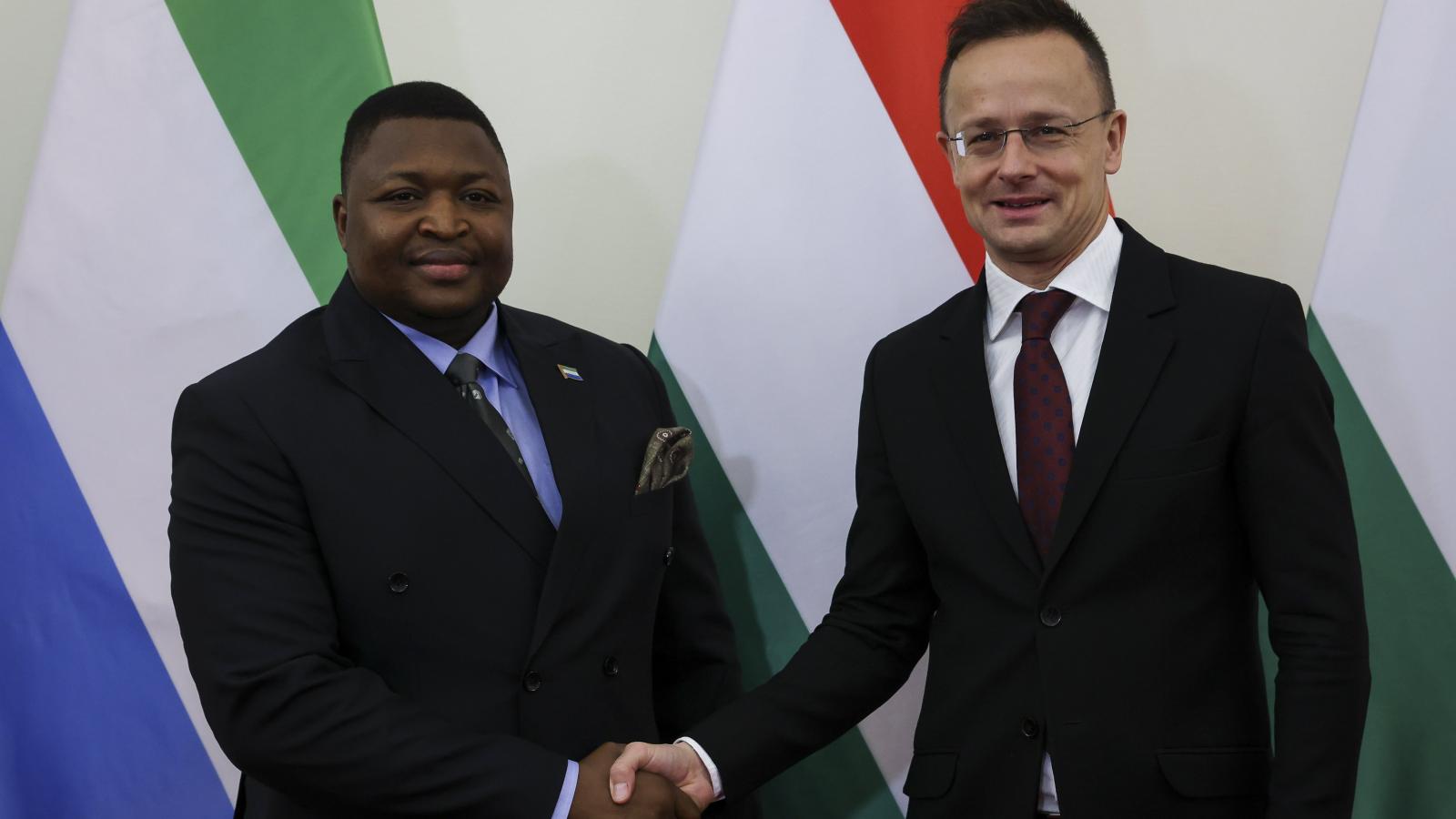 Szijjártó Péter és Sierra Leone-i kollégája,  Musa Timothy Kabba