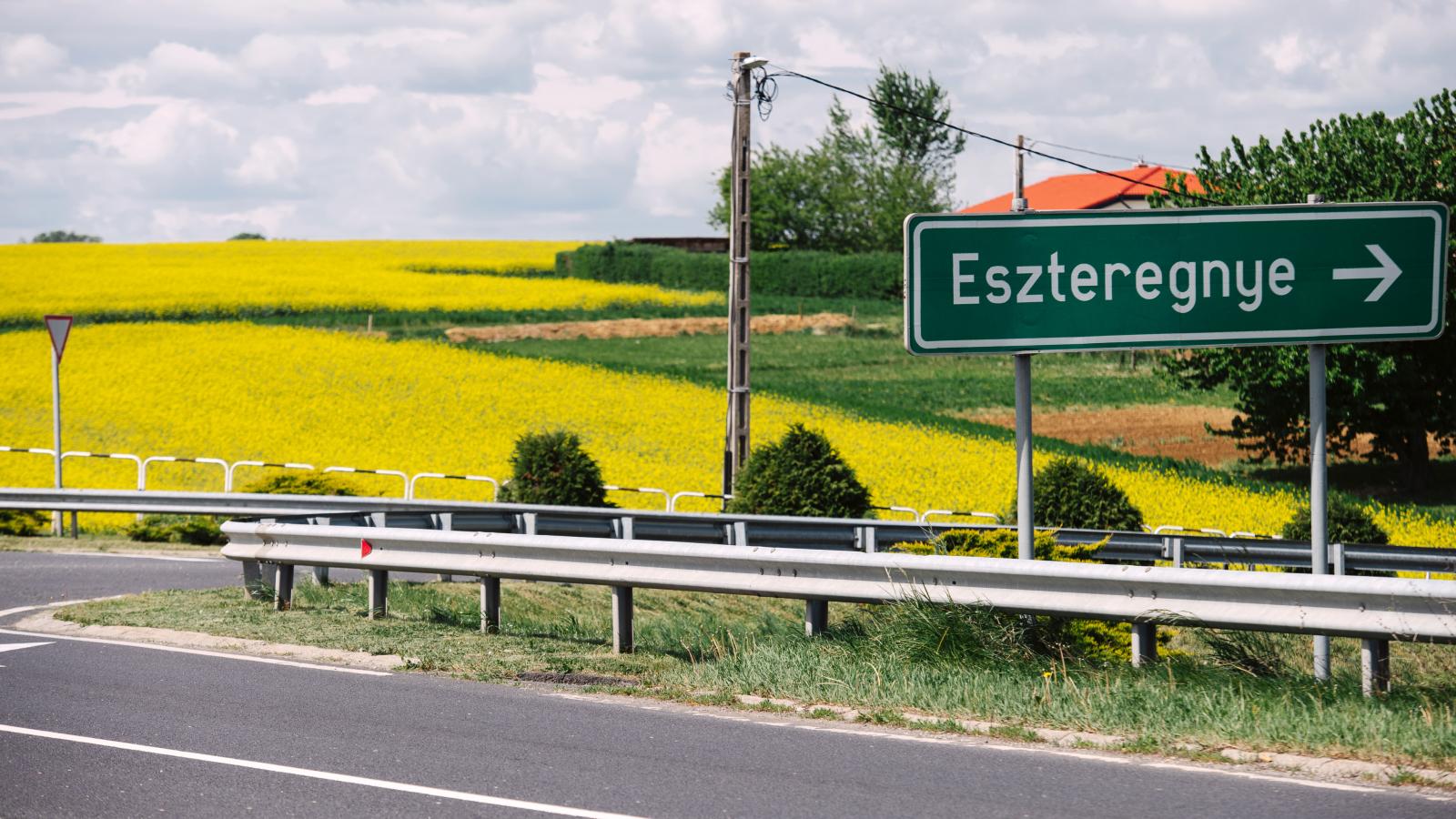 Lombkoronasétány, kilátó, fogadóépület is a tervek között szerepelt. Az egyik helybeli szerint megint csak pénzlenyúlásról van szó;