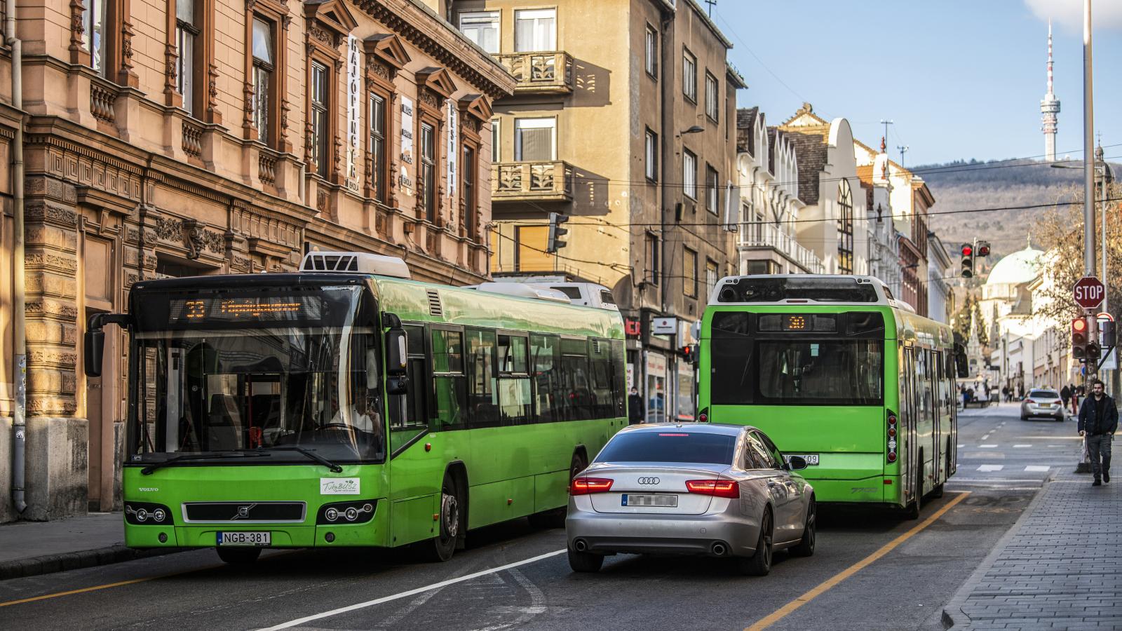 Az akkor még fideszes vezetésű város cége 115 használt Volvo buszt vett 3,5 milliárd forintért, holott korábban ugyanezt a flottát és még nyolc buszt 2,8 milliárdos áron kínálták eladásra